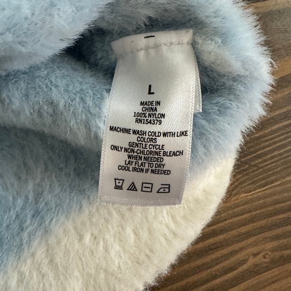 Women’s Aeropostale Blue White Houndstooth Fuzzy Crop Top Size Large Y2K - Picture 4 of 6